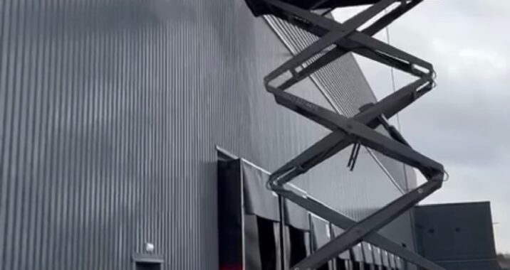 warehouse cladding cleaning